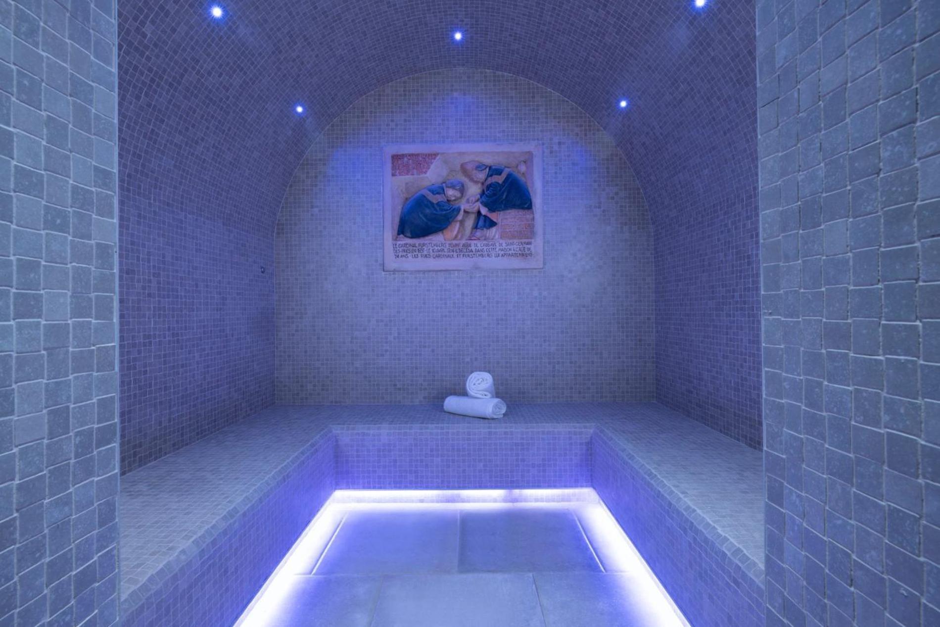 Three-Bedroom Apartment Private Pool
